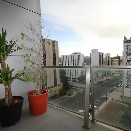 里斯本马霍亚现代公寓 *